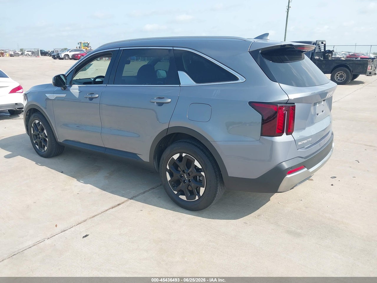 2025 KIA SORENTO S · 3/11
