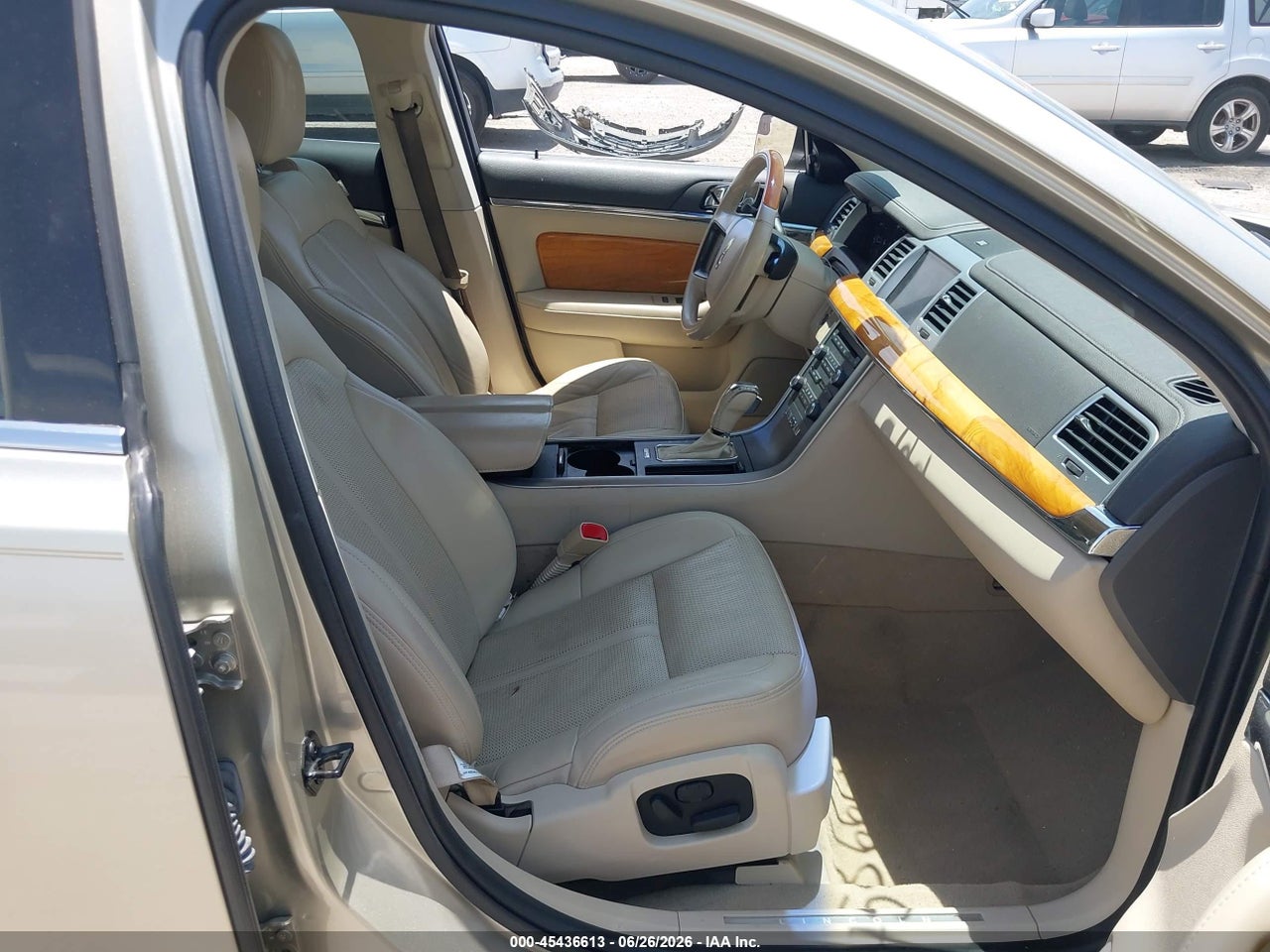 2011 LINCOLN MKS   · 5/11