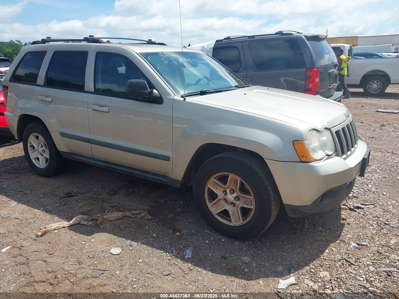 1J8HS48N78C****** · 2008 JEEP GRAND CHEROKEE LAREDO