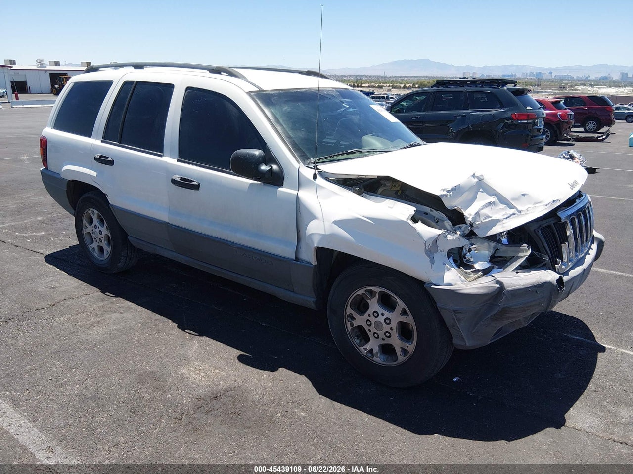 1J4GX48S22C****** · 2002 JEEP GRAND CHEROKEE LAREDO
