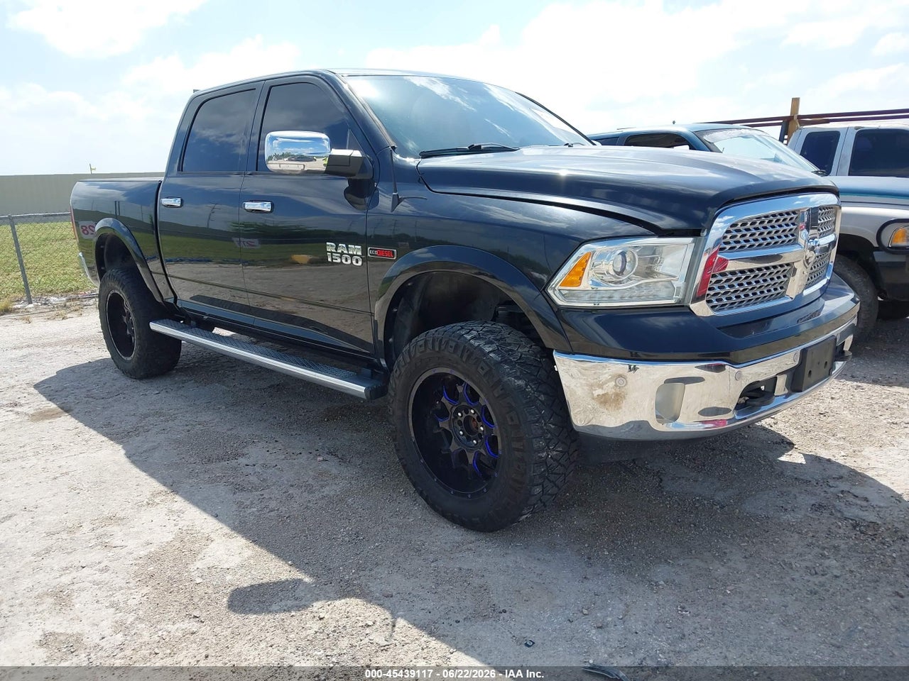 1C6RR7NM0JS****** · 2018 RAM 1500 LARAMIE  4X4 5'7 BOX