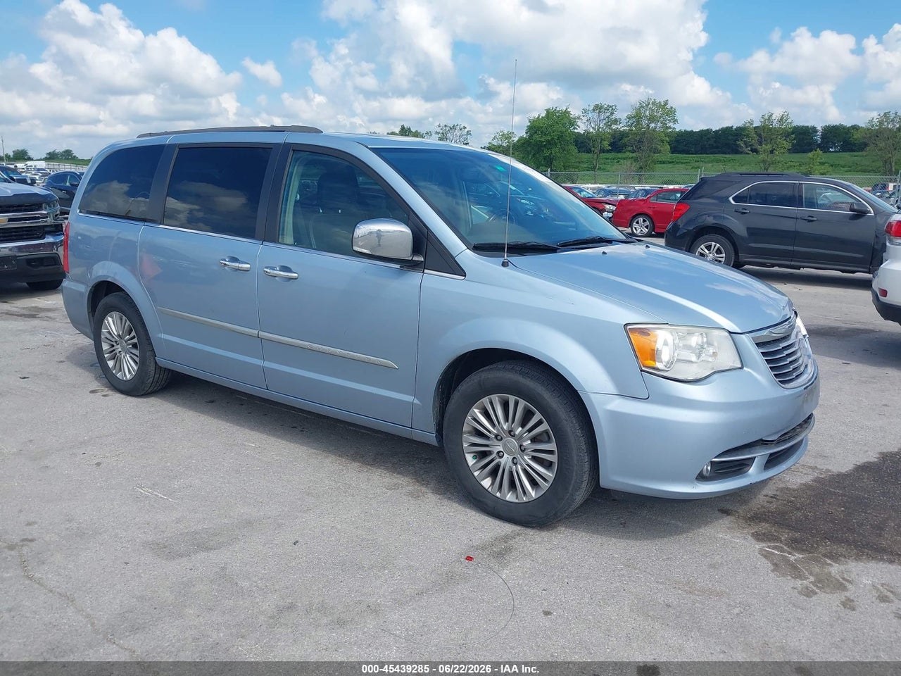 2C4RC1CG2GR****** · 2016 CHRYSLER TOWN &amp; COUNTRY TOURING-L ANNIVERSARY EDITION