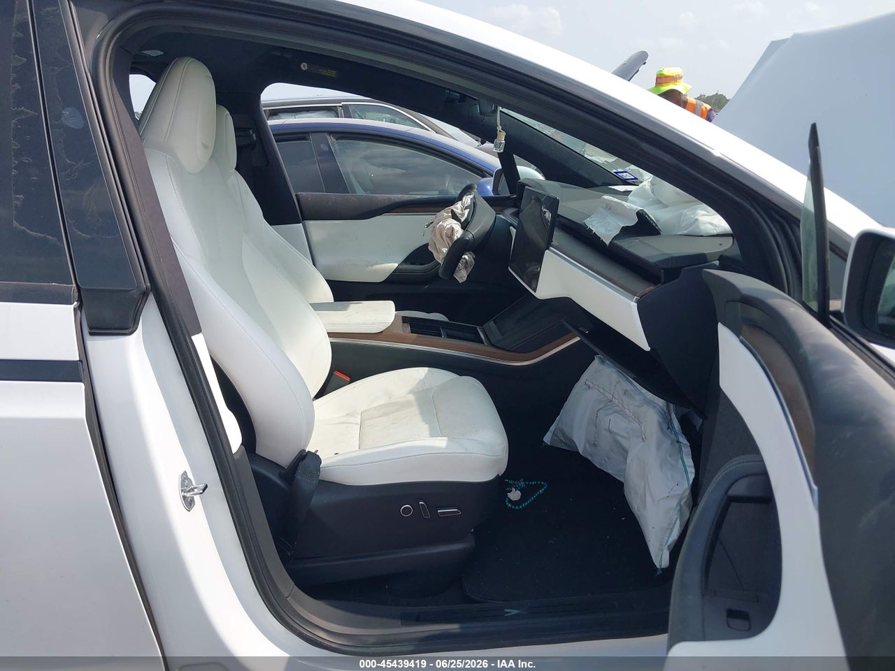 2023 TESLA MODEL X DUAL MOTOR ALL-WHEEL DRIVE/STANDARD RANGE · 5/9