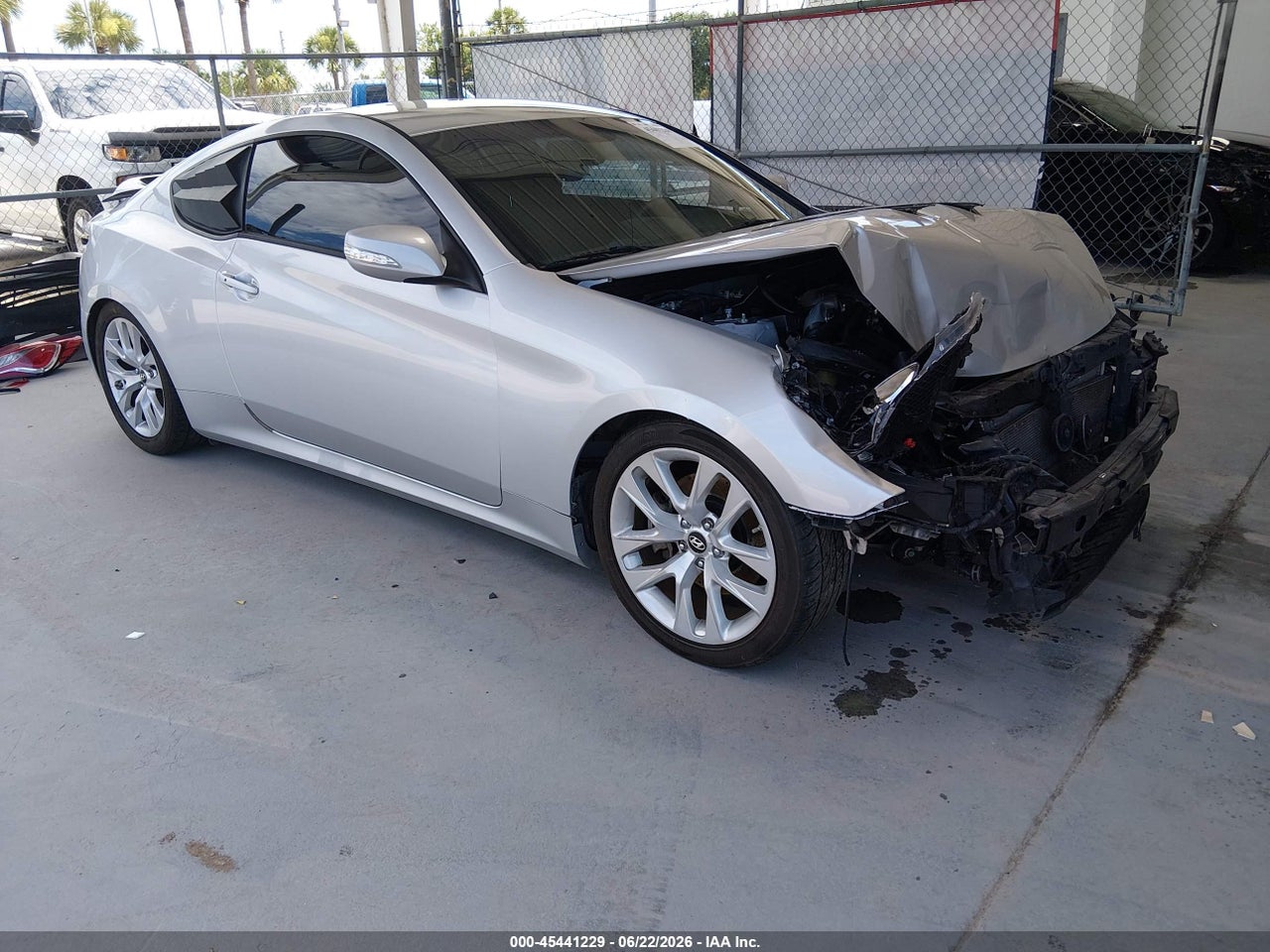 KMHHT6KJ4GU****** · 2016 HYUNDAI GENESIS 3.8 BASE