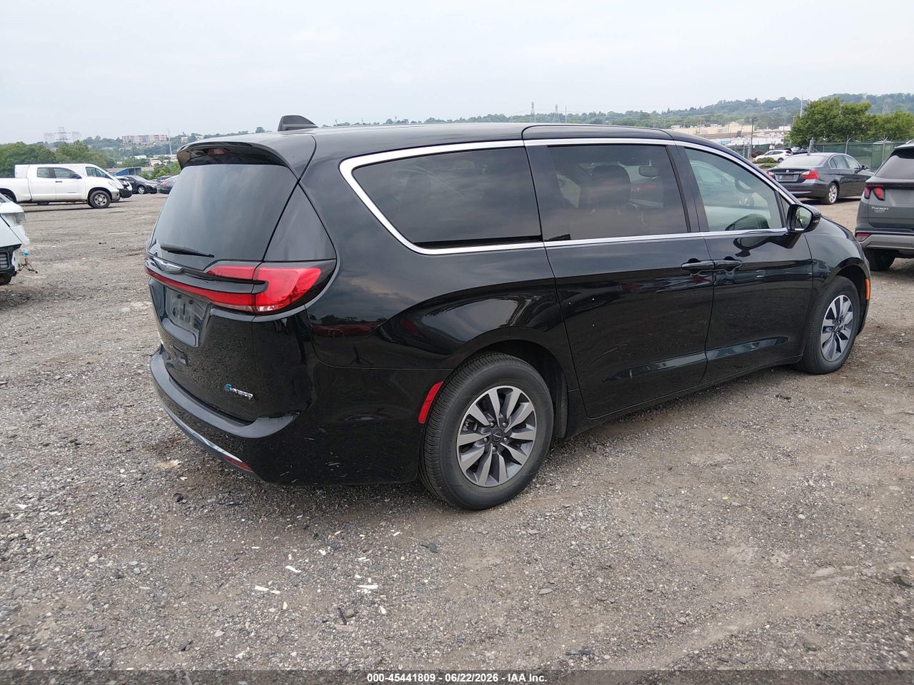 2025 CHRYSLER PACIFICA HYBRID SELECT · 4/11