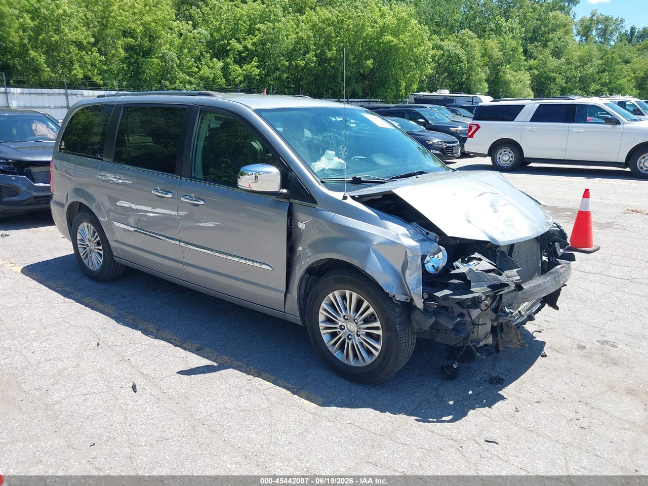 2C4RC1CG7ER****** · 2014 CHRYSLER TOWN &amp; COUNTRY TOURING-L 30TH ANNIVERSARY