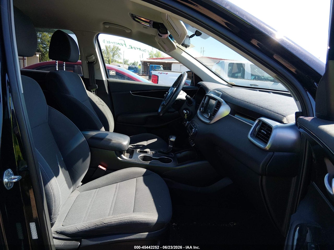 2020 KIA SORENTO 2.4L LX · 5/11