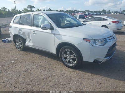 JA4AD3A39FZ****** · 2015 MITSUBISHI OUTLANDER SE