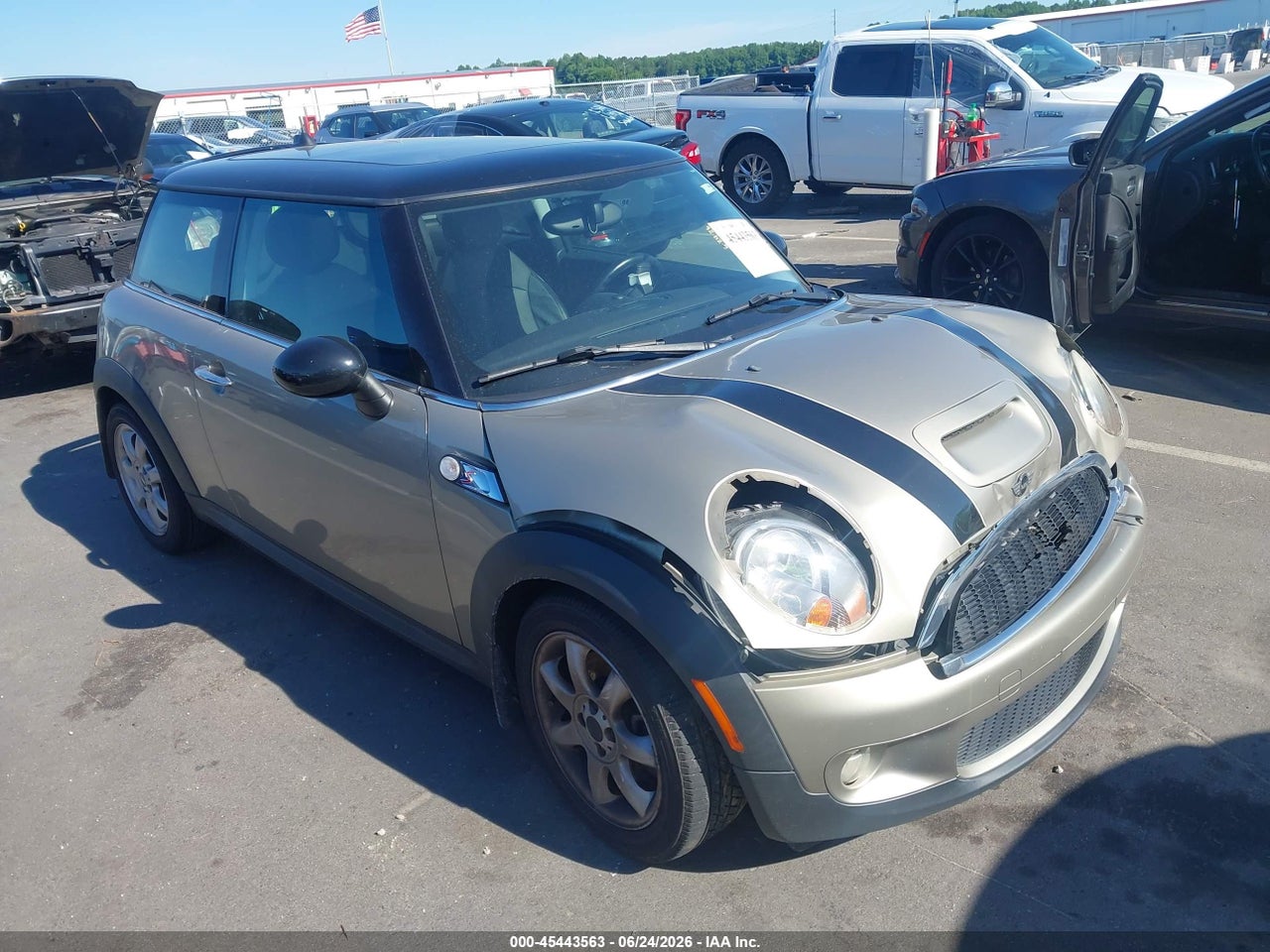 WMWMF73589T****** · 2009 MINI COOPER S