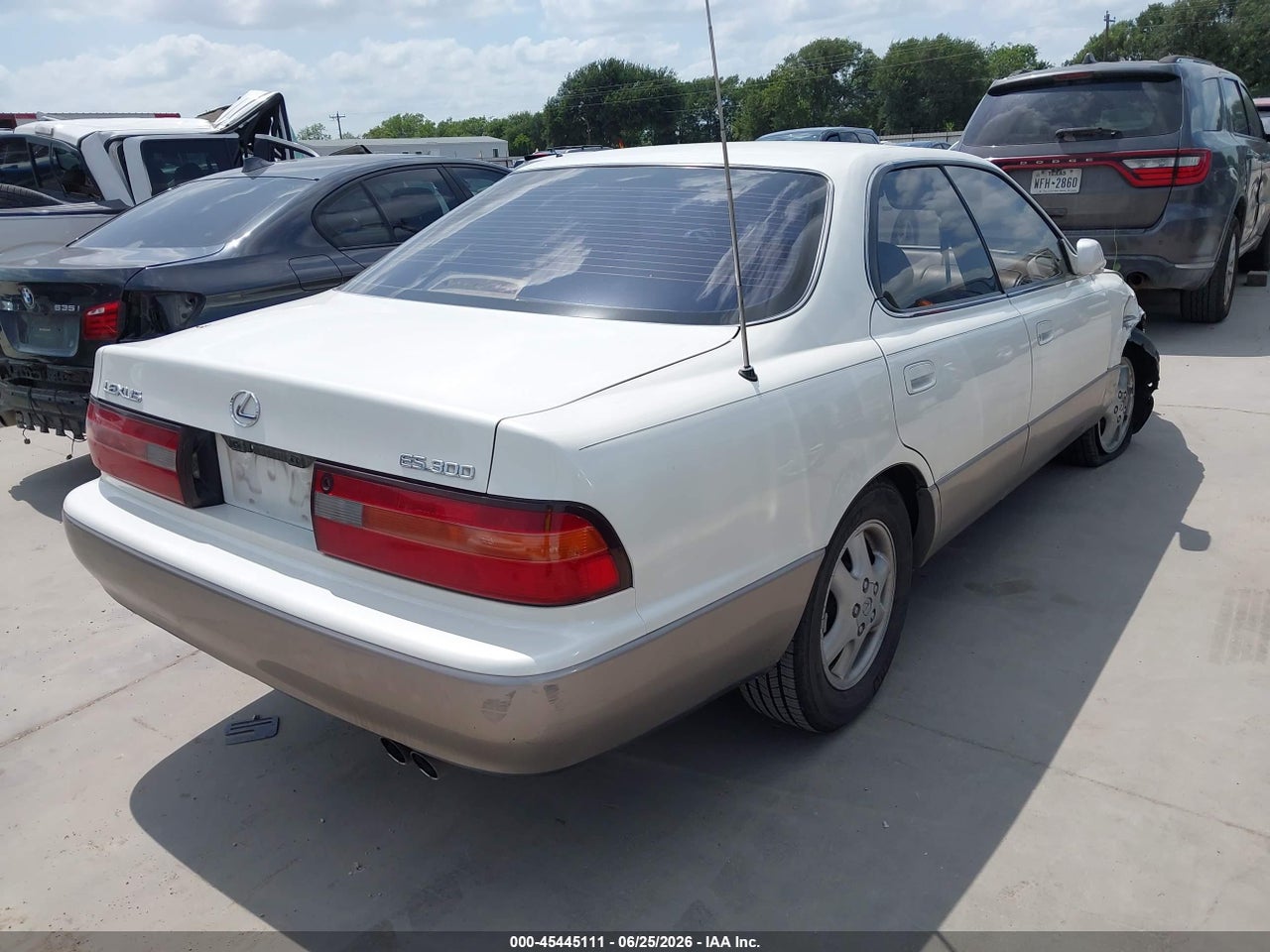1996 LEXUS ES 300 · 4/10