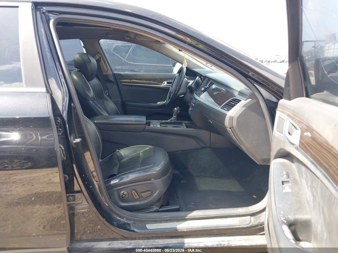 2015 HYUNDAI GENESIS 3.8 · 5/11