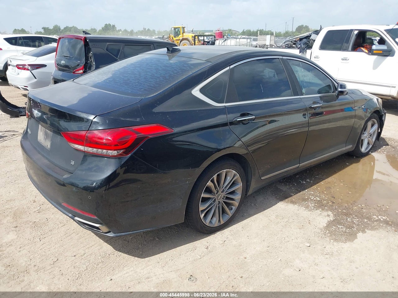 2015 HYUNDAI GENESIS 3.8 · 4/11