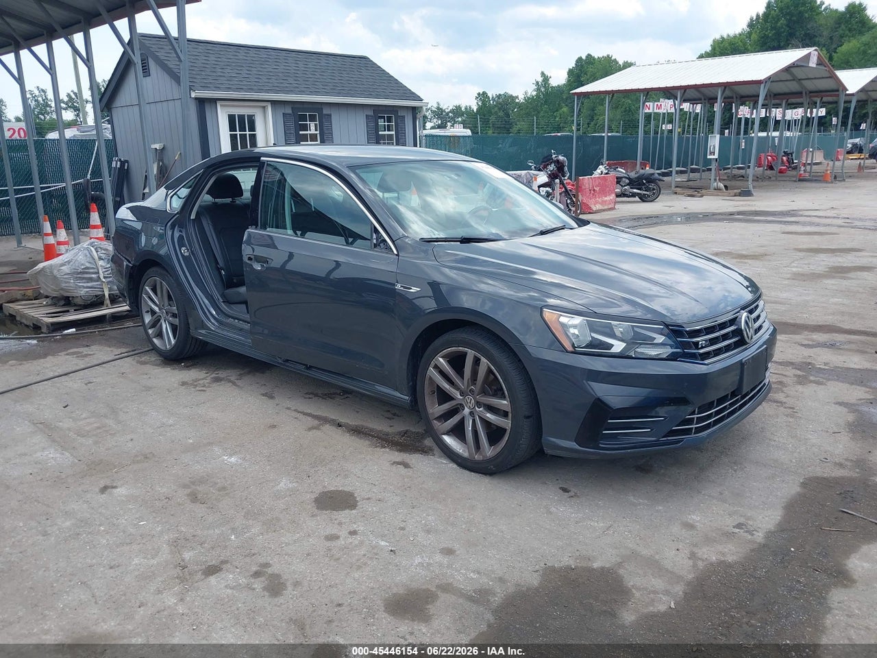 1VWDT7A36HC****** · 2017 VOLKSWAGEN PASSAT 1.8T R-LINE