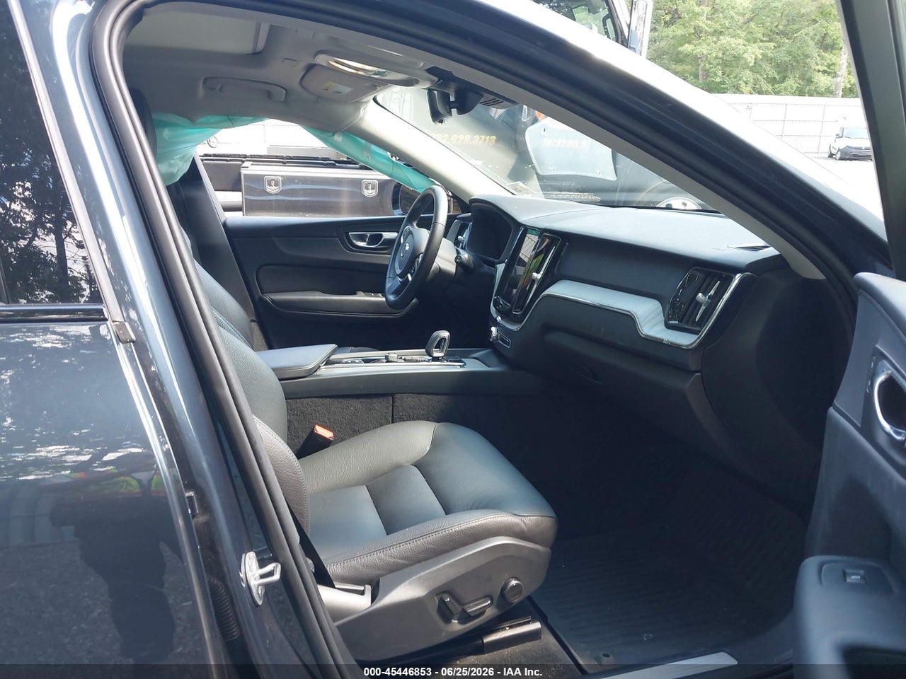 2025 VOLVO XC60 B5 PLUS · 5/11