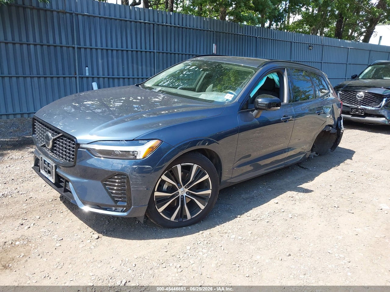 2025 VOLVO XC60 B5 PLUS · 2/11