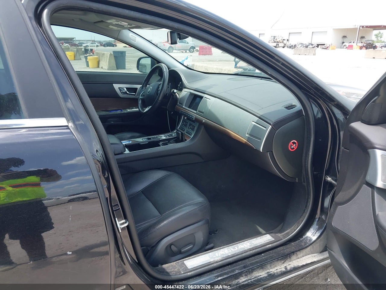 2015 JAGUAR XF 2.0T PREMIUM · 5/11