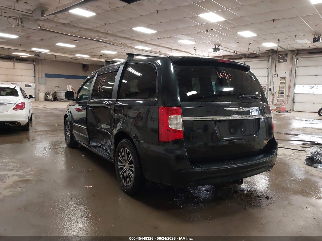 2014 CHRYSLER TOWN &amp; COUNTRY S · 3/11