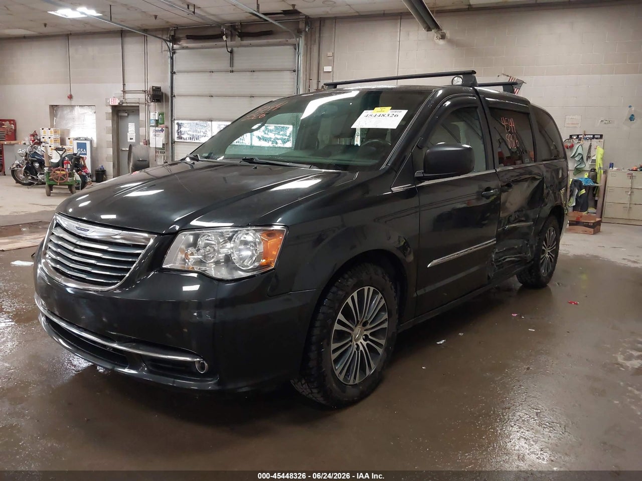 2014 CHRYSLER TOWN &amp; COUNTRY S · 2/11