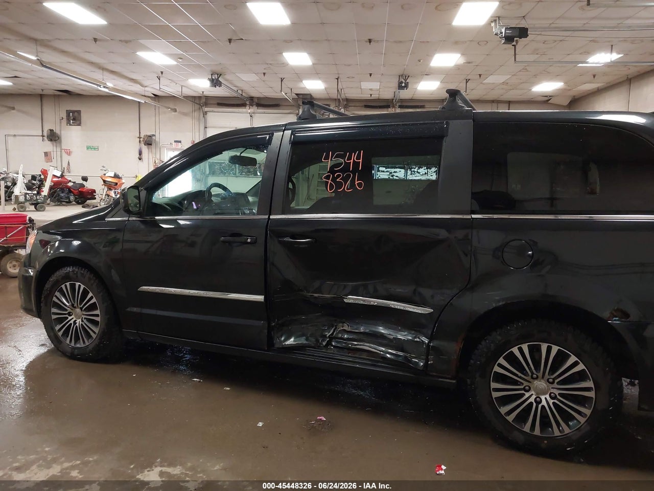 2014 CHRYSLER TOWN &amp; COUNTRY S · 6/11