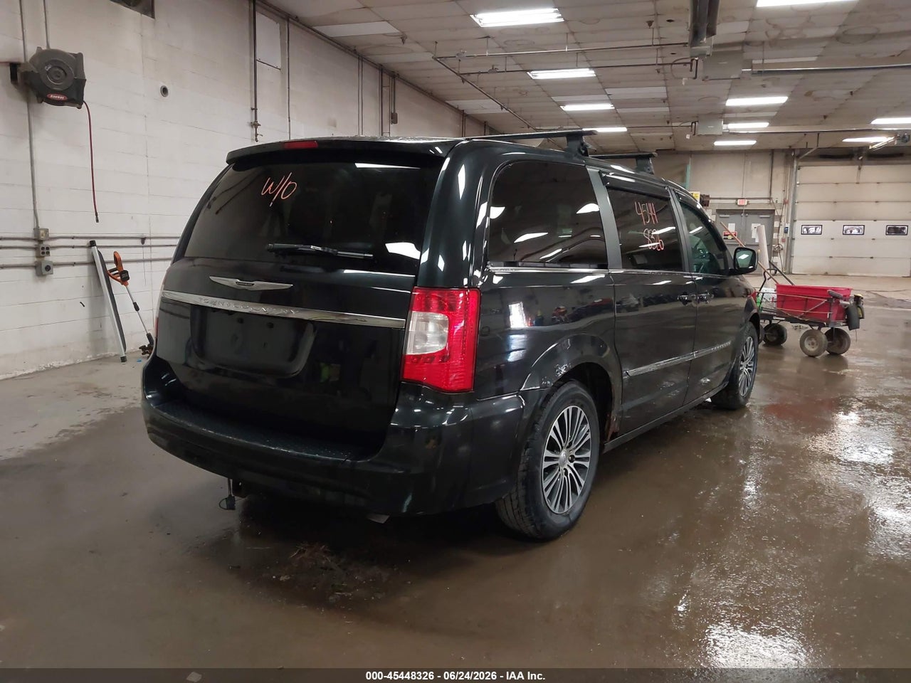 2014 CHRYSLER TOWN &amp; COUNTRY S · 4/11