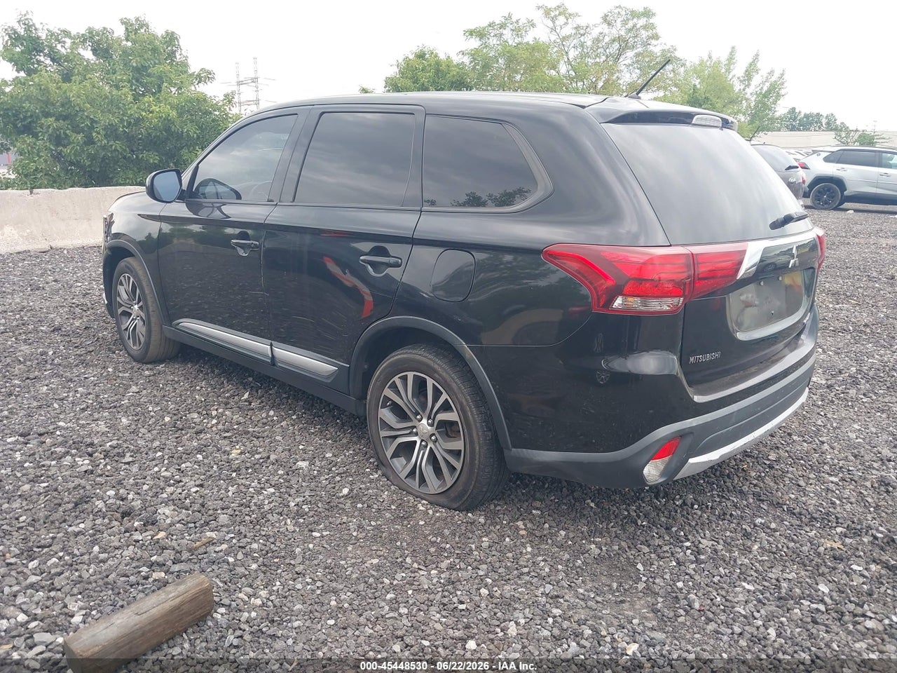 JA4AD2A38GZ****** · 2016 MITSUBISHI OUTLANDER ES · 3/11