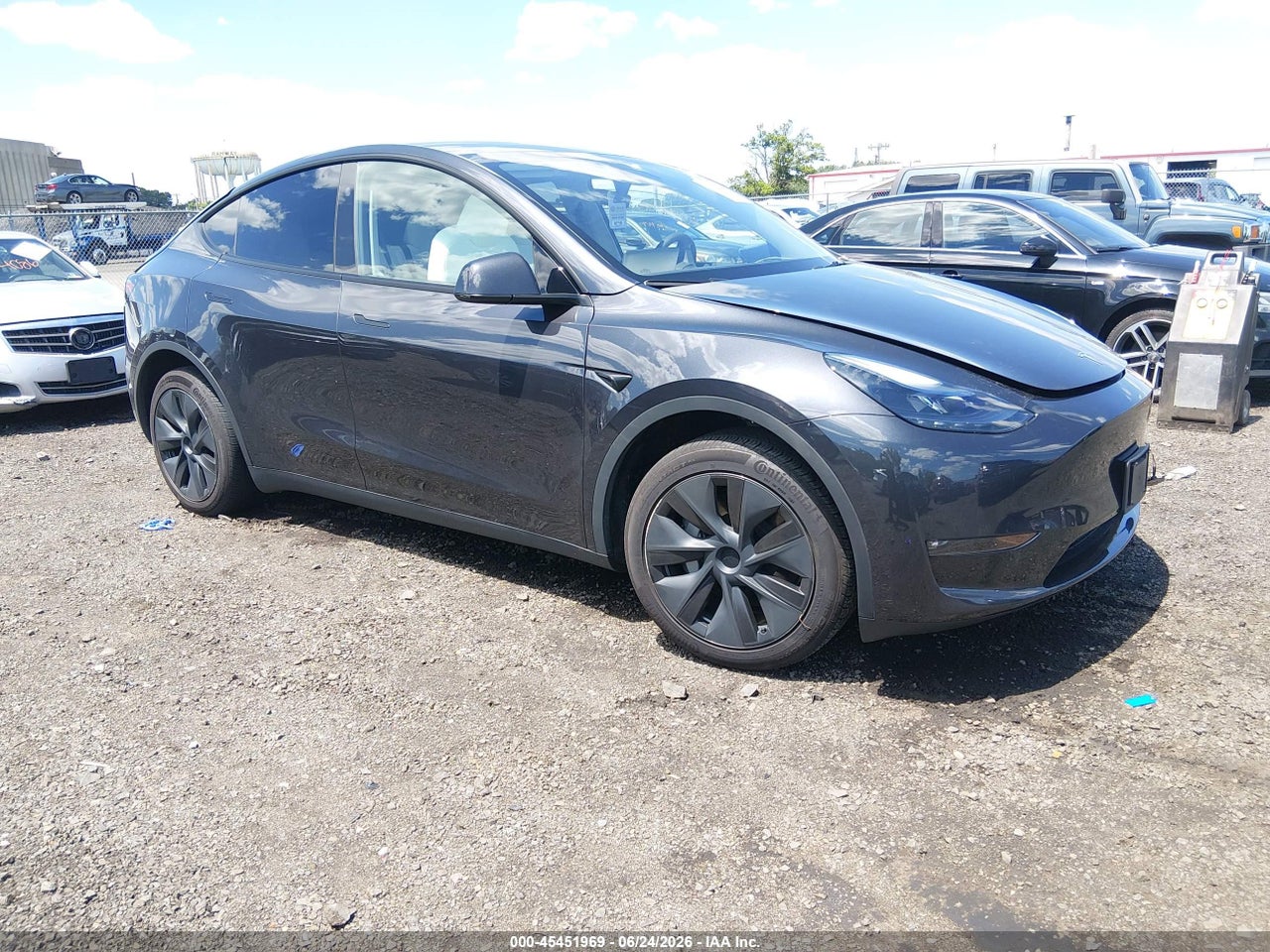 7SAYGDEE5RF****** · 2024 TESLA MODEL Y LONG RANGE DUAL MOTOR ALL-WHEEL DRIVE