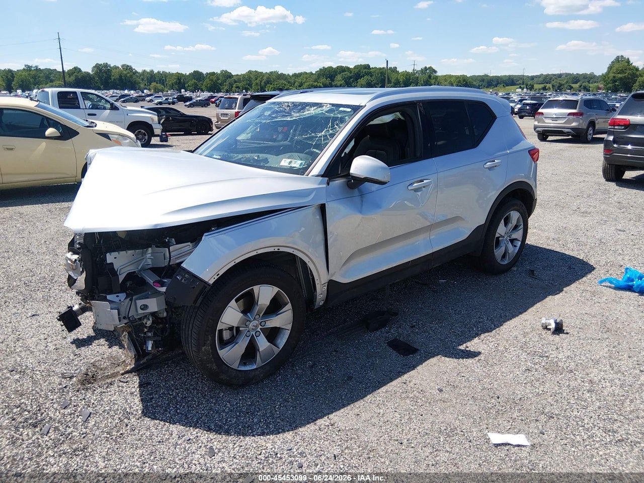 2019 VOLVO XC40 T5 MOMENTUM · 2/10