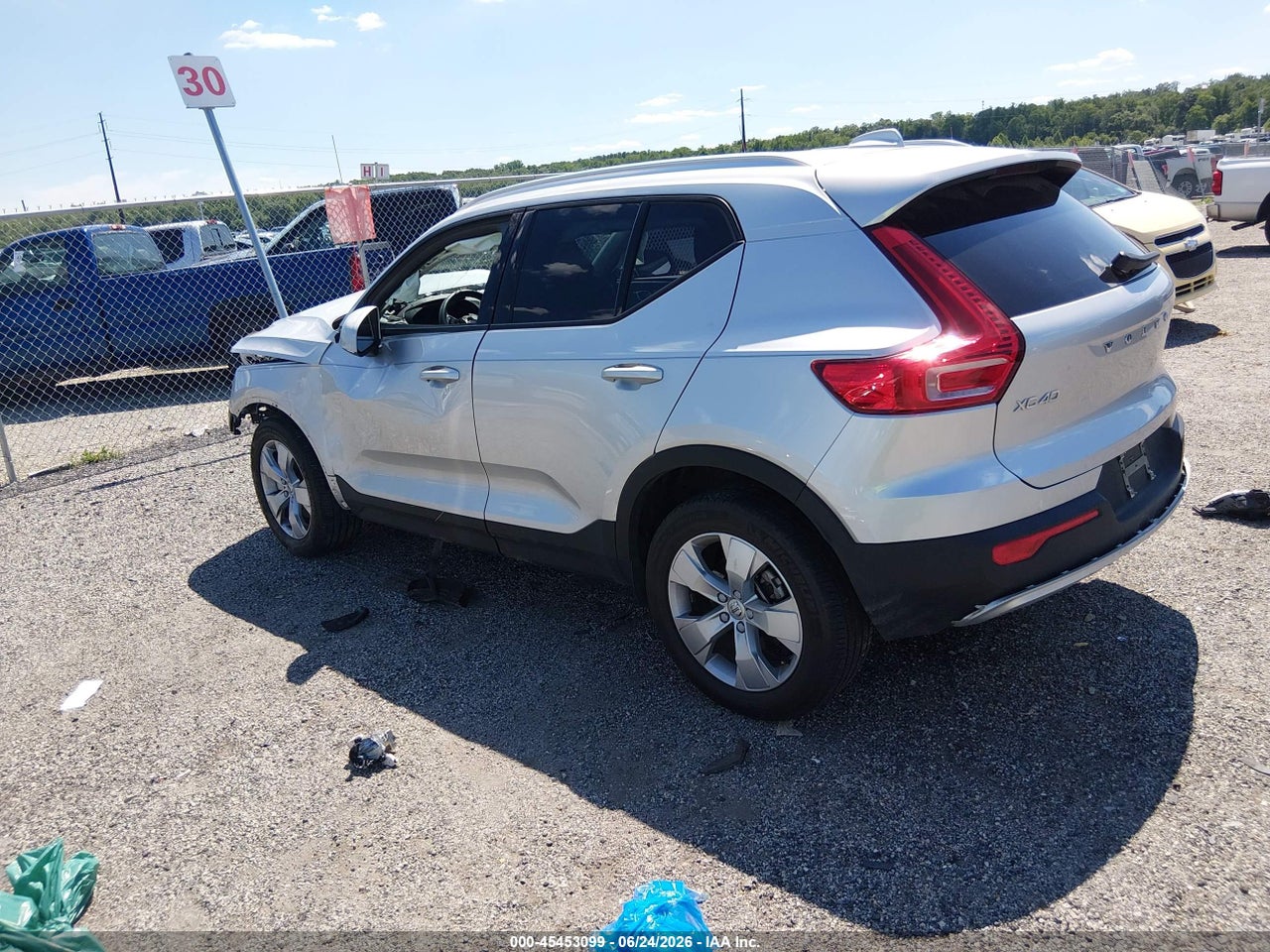2019 VOLVO XC40 T5 MOMENTUM · 3/10
