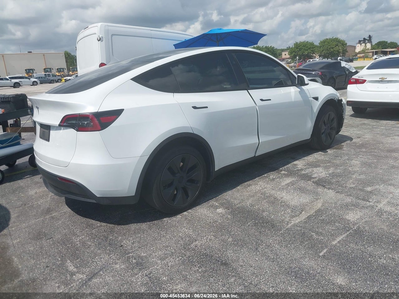 2025 TESLA MODEL Y LONG RANGE DUAL MOTOR REAR-WHEEL DRIVE · 4/10