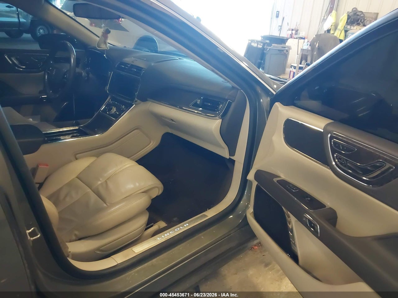 2017 LINCOLN CONTINENTAL RESERVE · 5/11