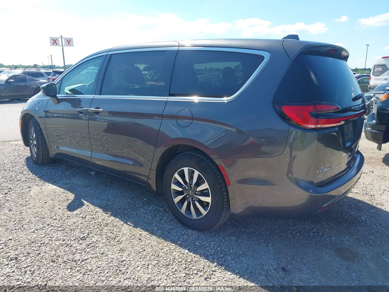 2022 CHRYSLER PACIFICA HYBRID TOURING L · 3/11