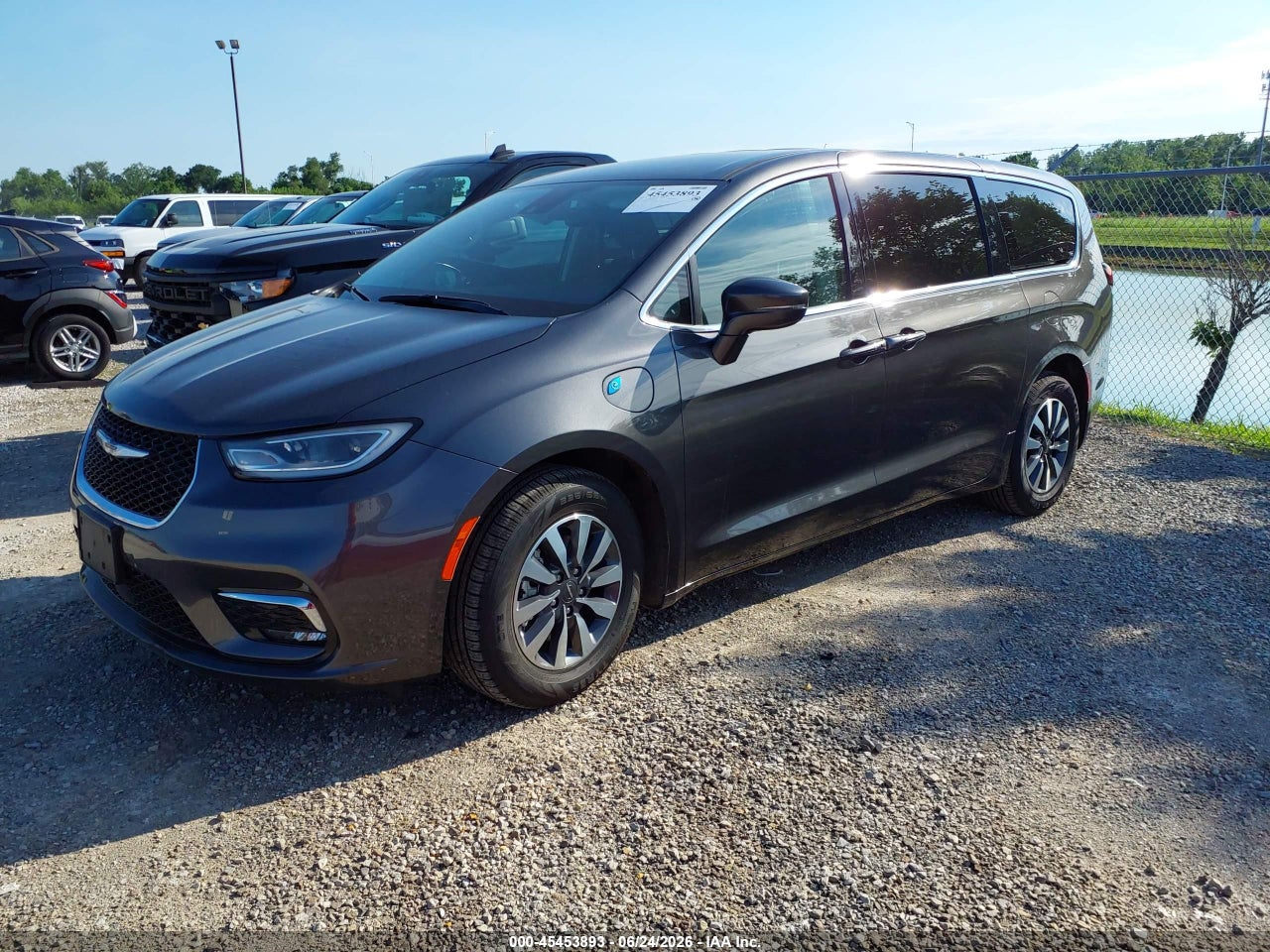 2022 CHRYSLER PACIFICA HYBRID TOURING L · 2/11