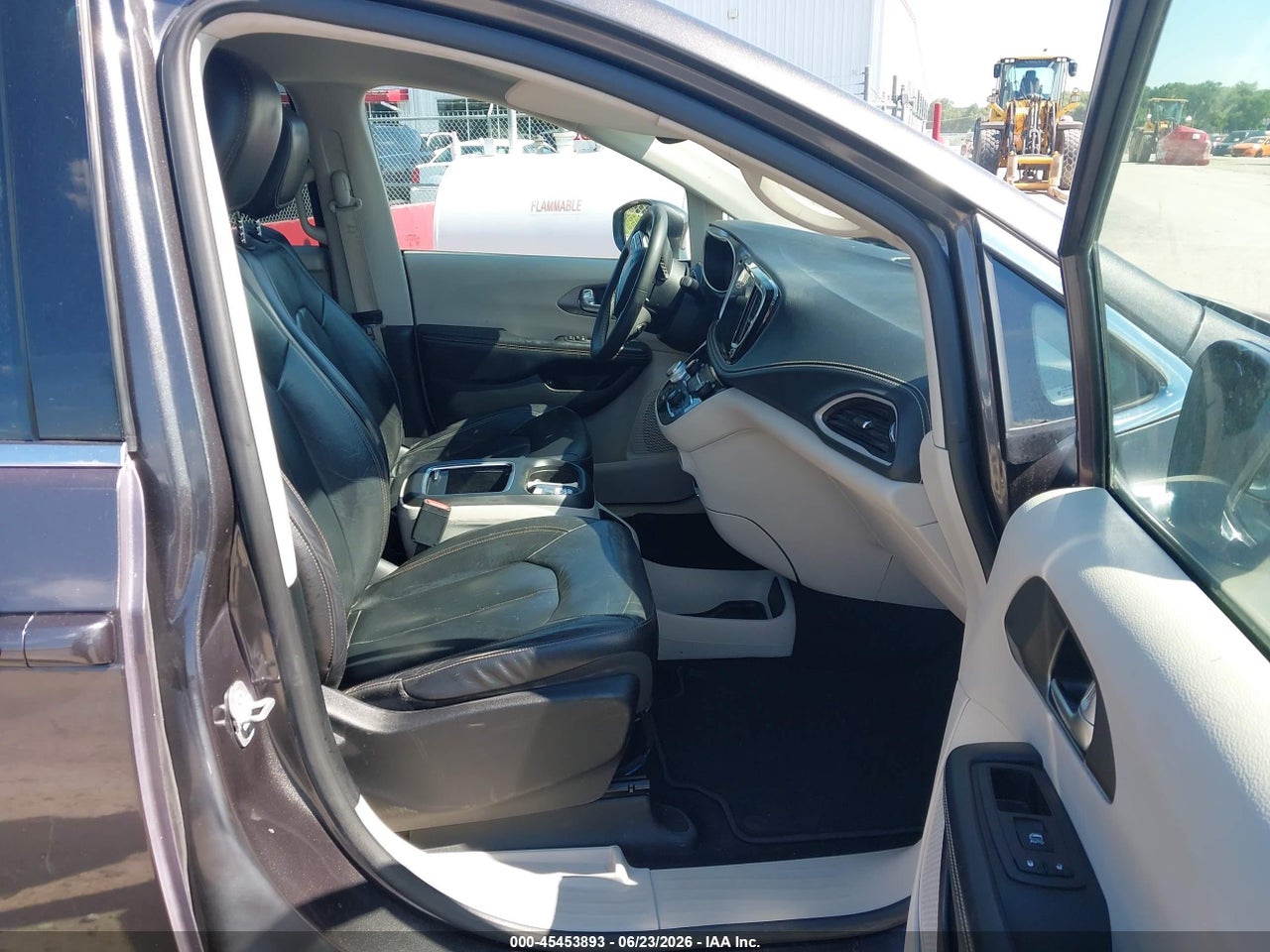 2022 CHRYSLER PACIFICA HYBRID TOURING L · 5/11
