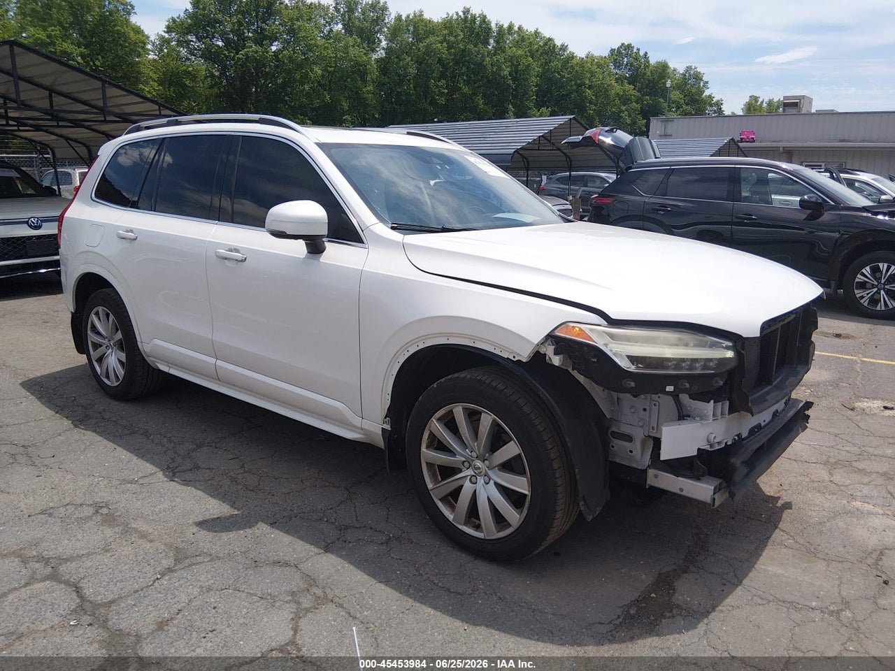 YV4A22PK6G1****** · 2016 VOLVO XC90 T6 MOMENTUM