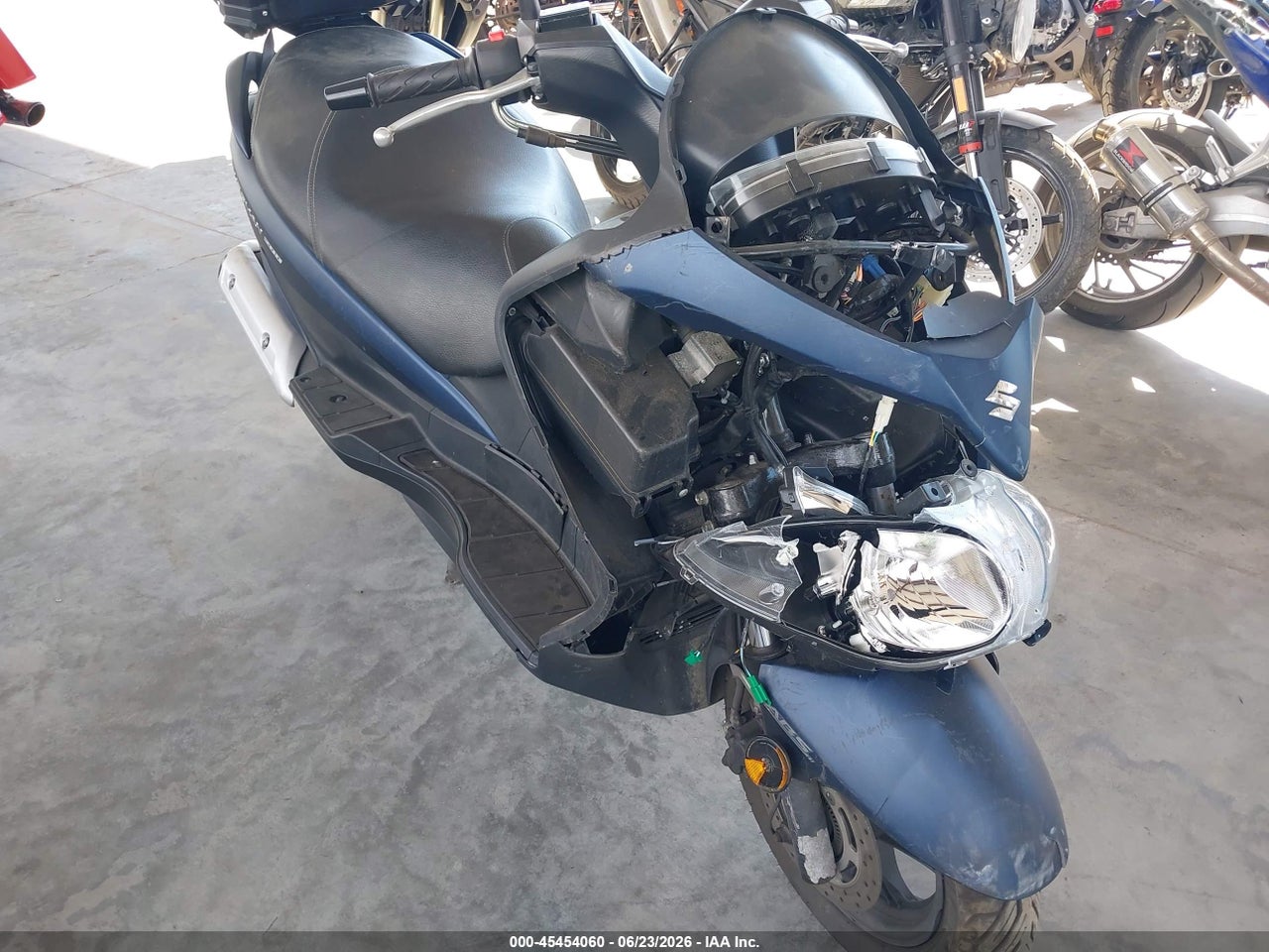 MLCCH41AZN1****** · 2022 SUZUKI UH200