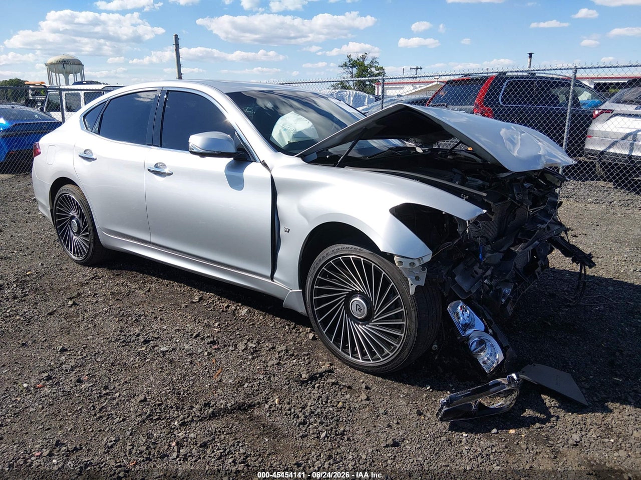 JN1BY1AR9FM****** · 2015 INFINITI Q70 3.7X