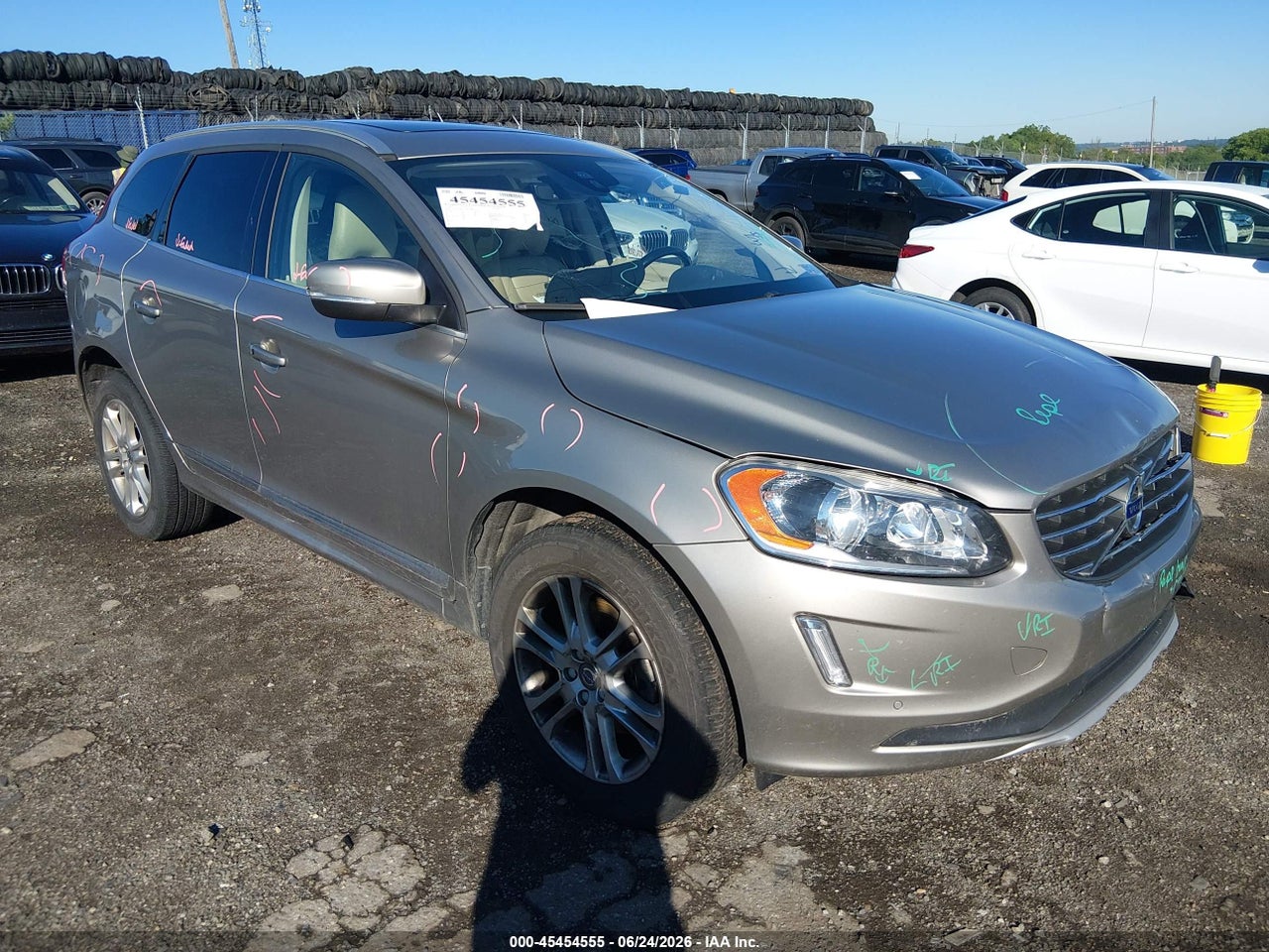 YV4612RK2G2****** · 2016 VOLVO XC60 T5 PREMIER