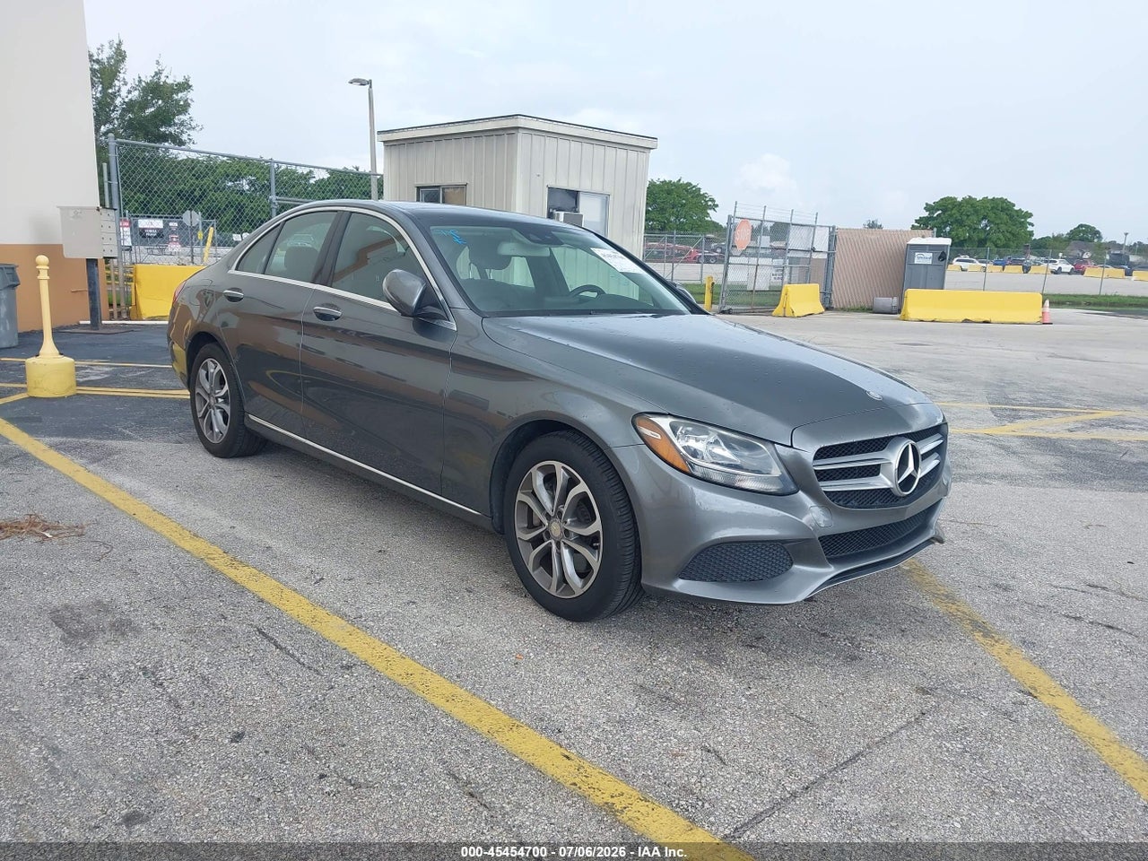 WDDWF4JB0HR****** · 2017 MERCEDES-BENZ C 300