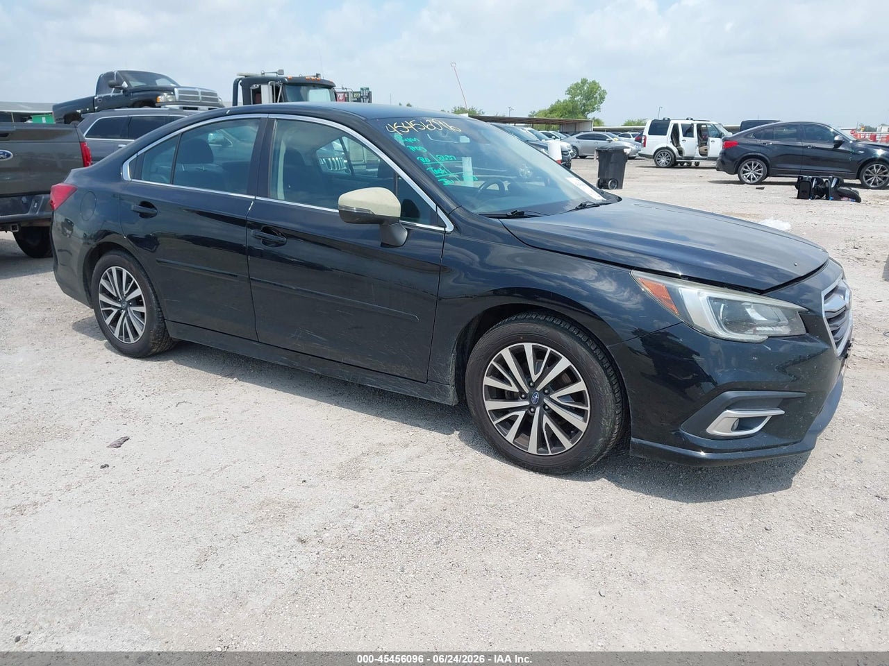 4S3BNAF63J3****** · 2018 SUBARU LEGACY 2.5I PREMIUM