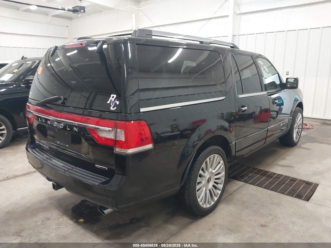 2016 LINCOLN NAVIGATOR L SELECT · 4/11