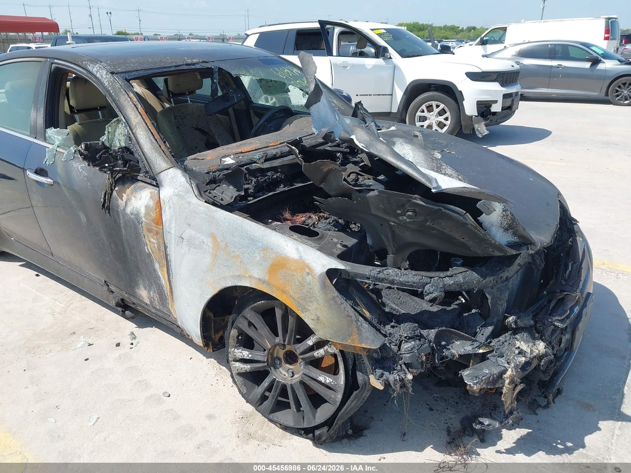 2013 HYUNDAI GENESIS 3.8 · 6/10