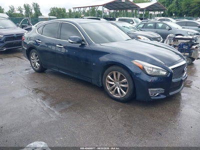 2017 INFINITI Q70 3.7