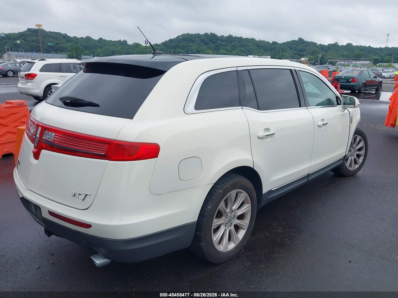 2014 LINCOLN MKT · 4/10