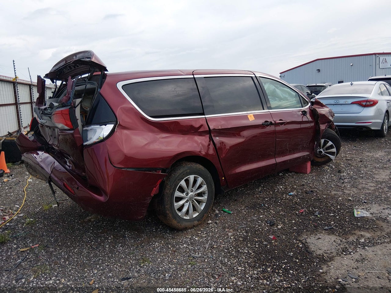 2019 CHRYSLER PACIFICA LX · 4/11