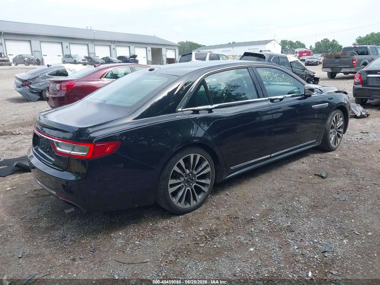 2017 LINCOLN CONTINENTAL RESERVE · 4/11