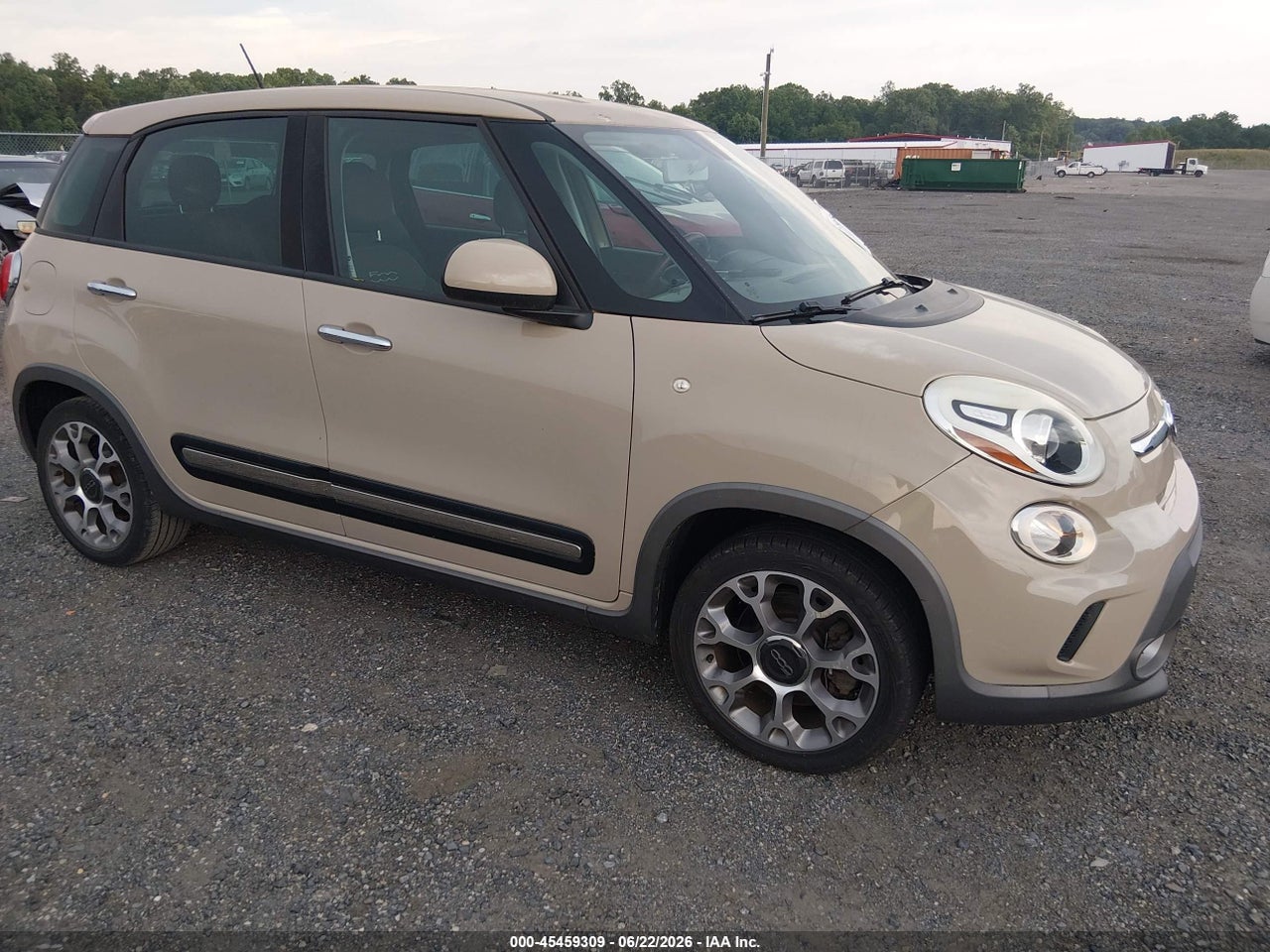 ZFBCFADH9FZ****** · 2015 FIAT 500L TREKKING