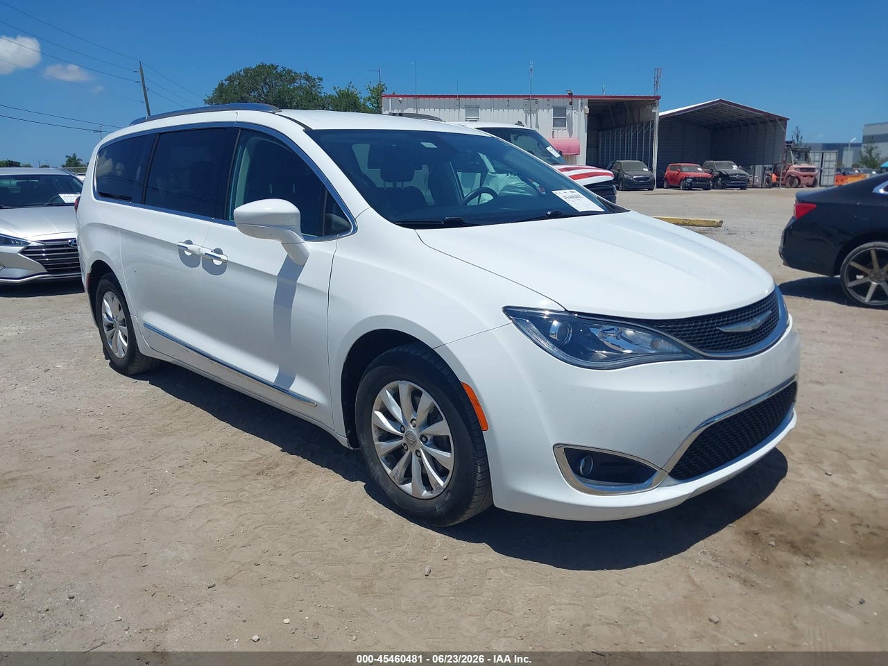 2C4RC1BG4JR****** · 2018 CHRYSLER PACIFICA TOURING L
