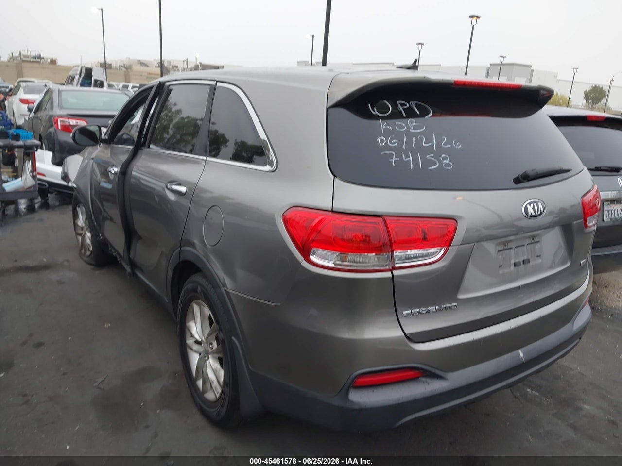 2016 KIA SORENTO 2.4L L · 3/11