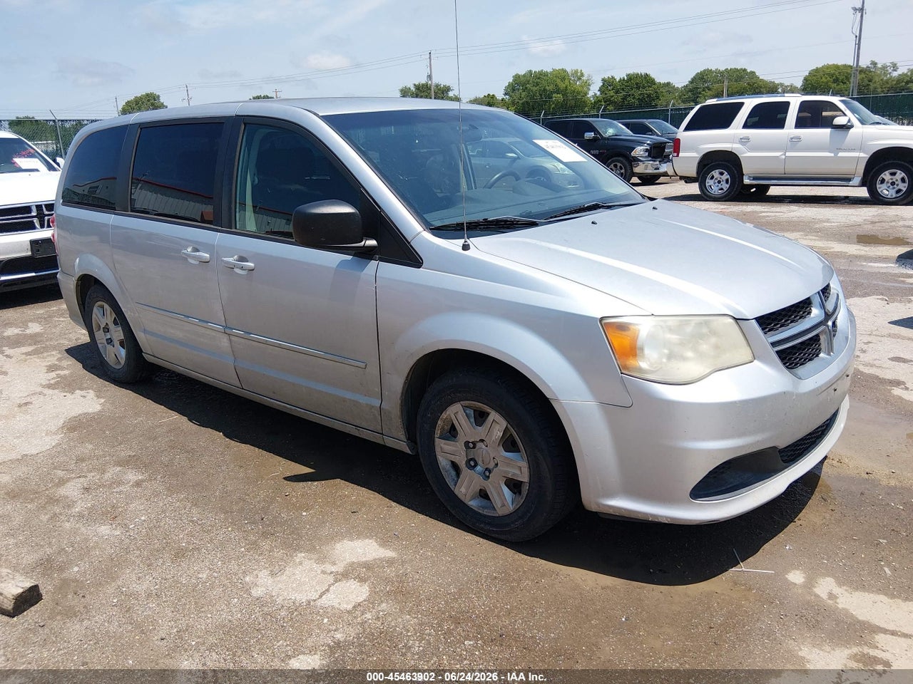 2D4RN4DG8BR****** · 2011 DODGE GRAND CARAVAN EXPRESS