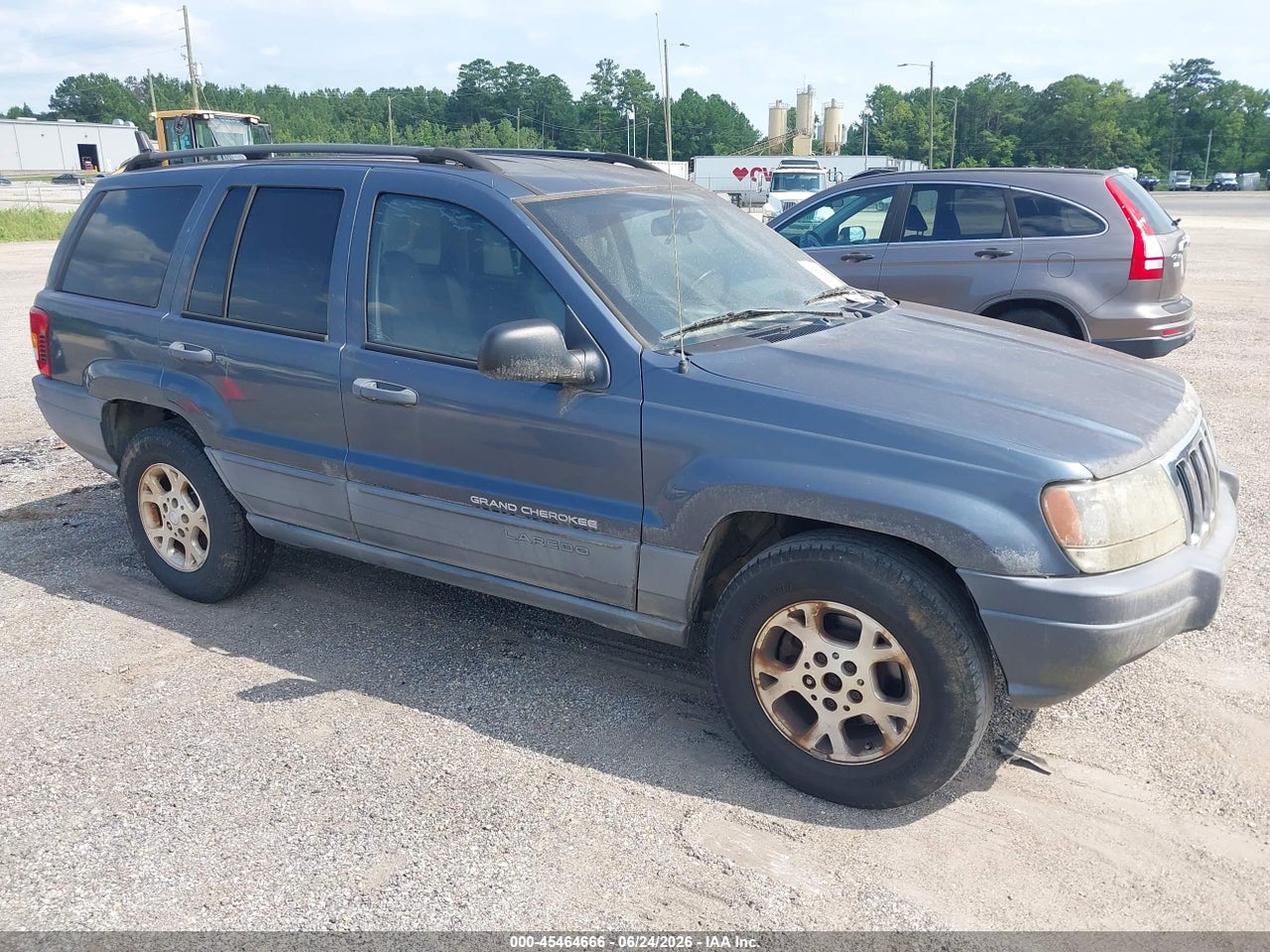 1J4GX48s53C****** · 2003 JEEP GRAND CHEROKEE LAREDO